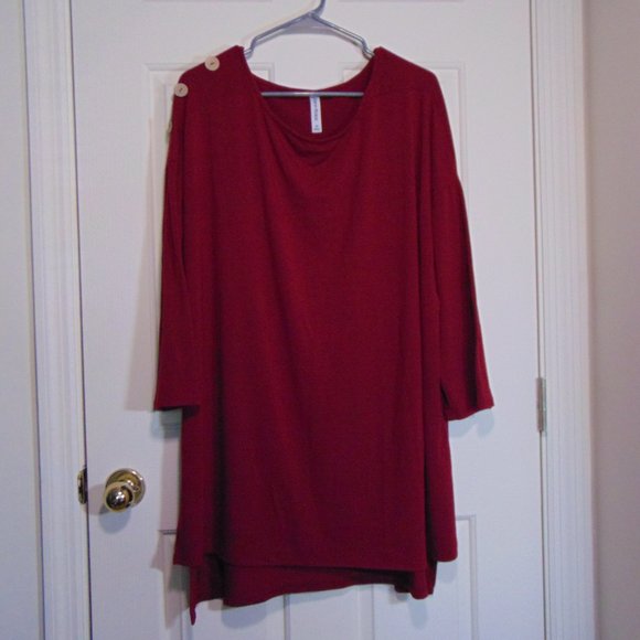 Zenana Outfitters Tops - Zenana Premium Red Button Shoulder Tunic Blouse 3X